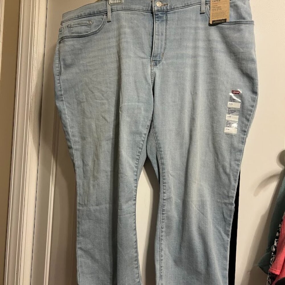 Levi's Womens Capri NWT